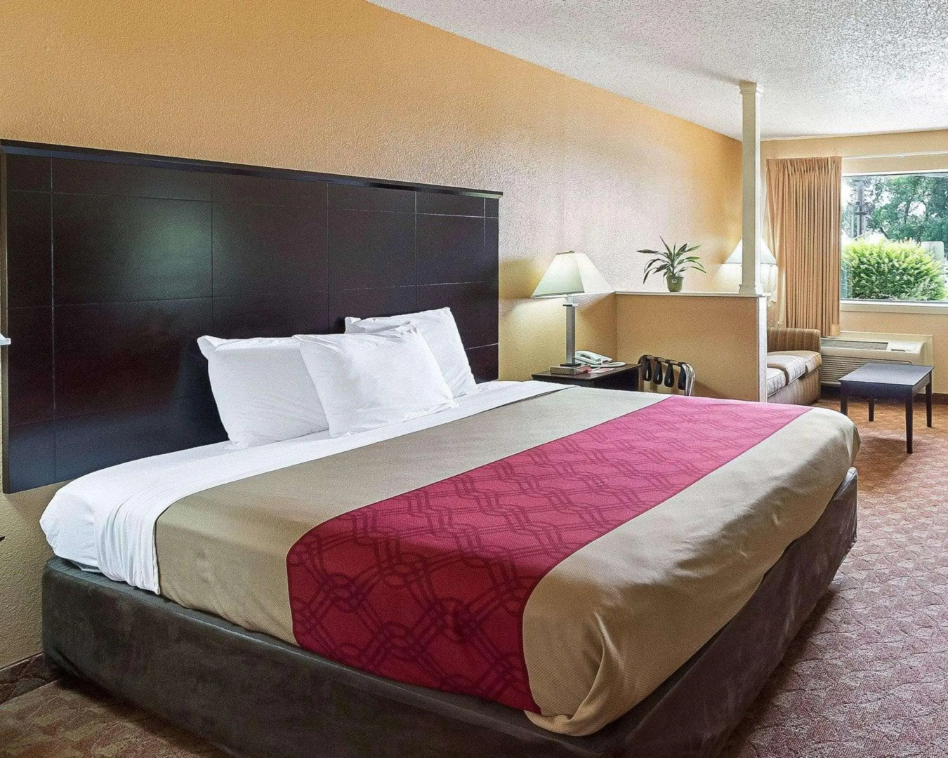 Econo Lodge Inn & Suites San Antonio near Frost Bank Center