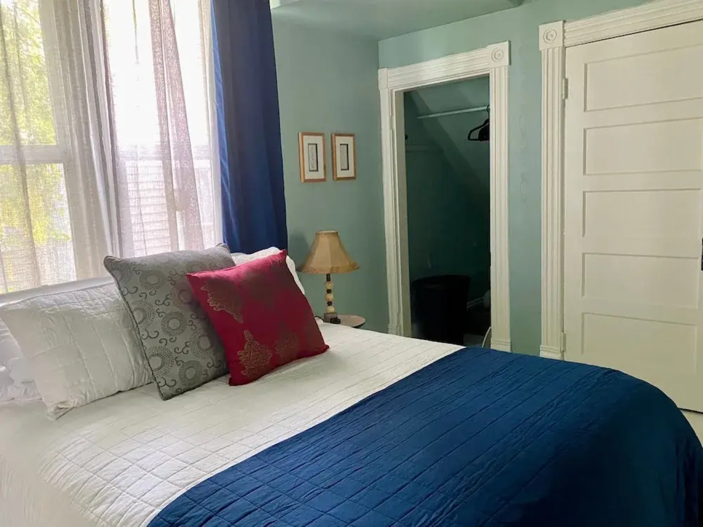 Victorian on Garden Best Location in Town