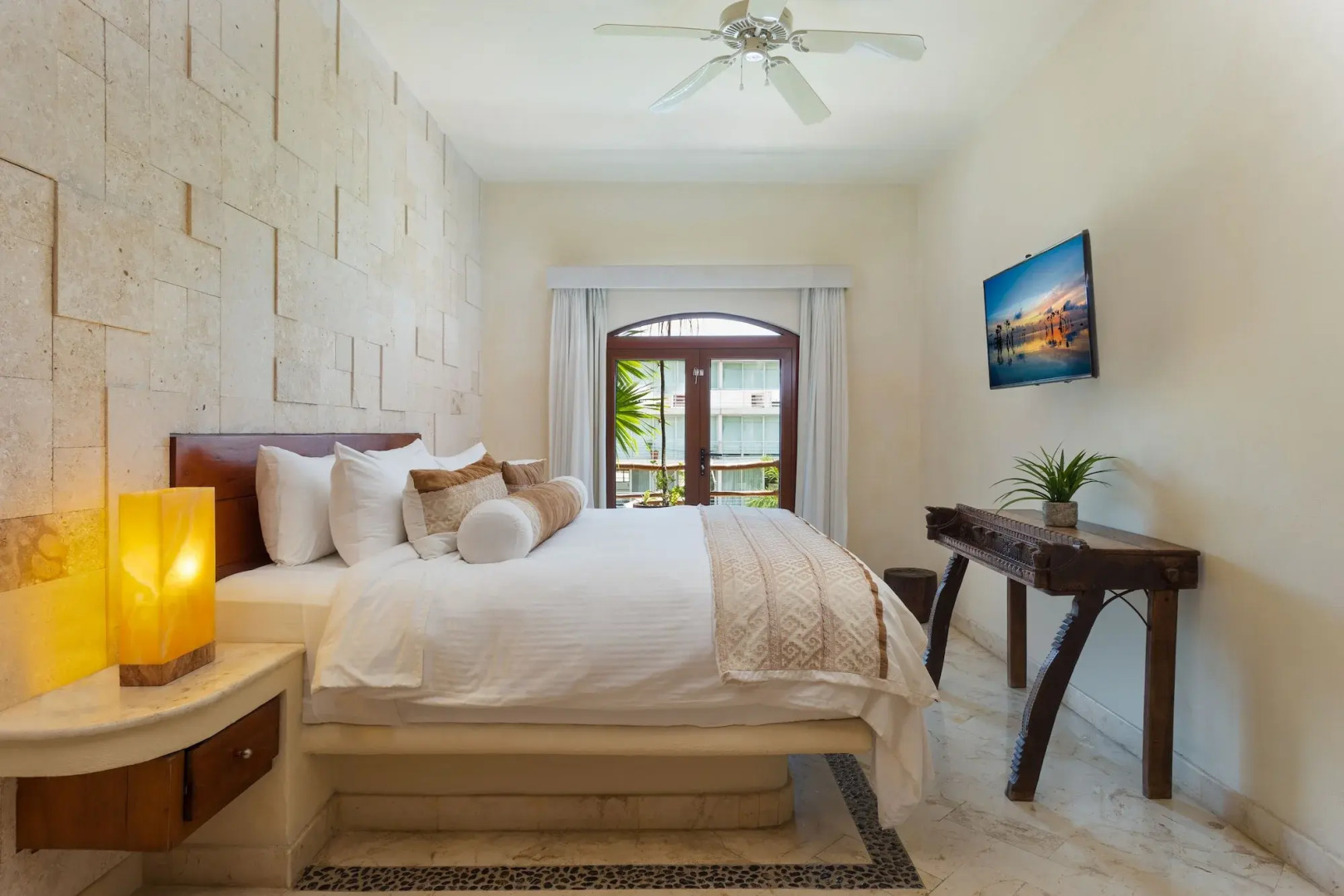 Porto Playa Condo Hotel & Beachclub