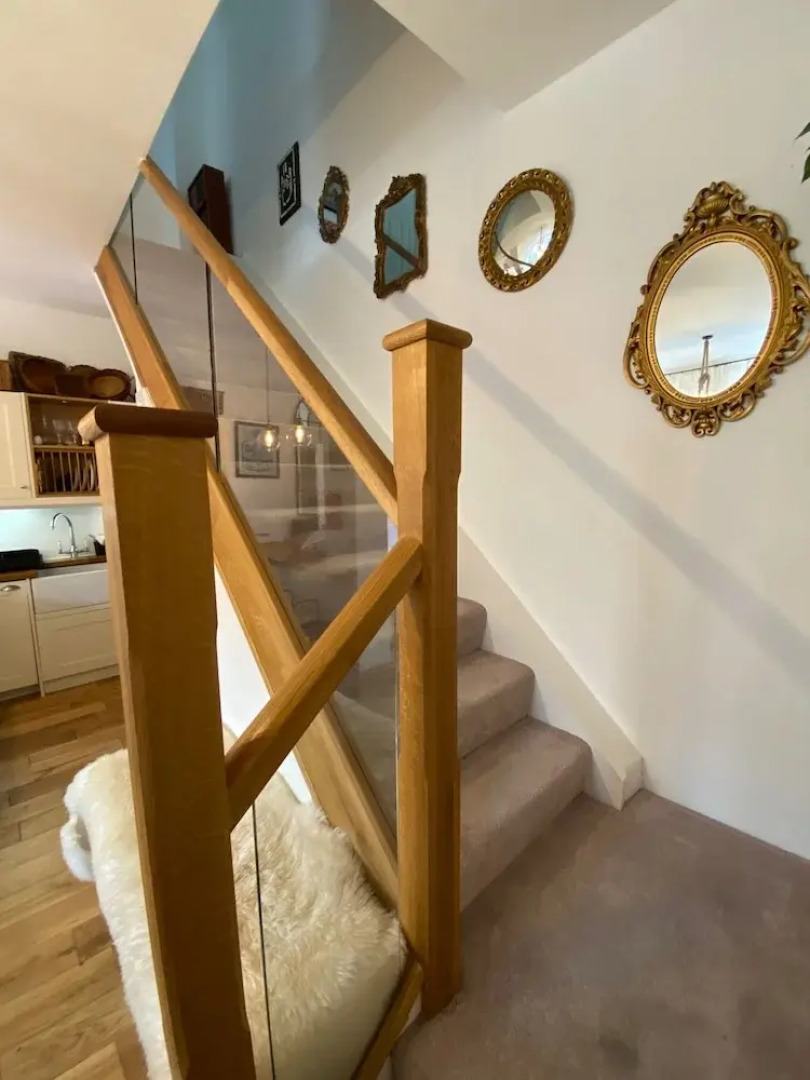 2 Bed Cottage - Sleeps 4 - Wifi - Parking