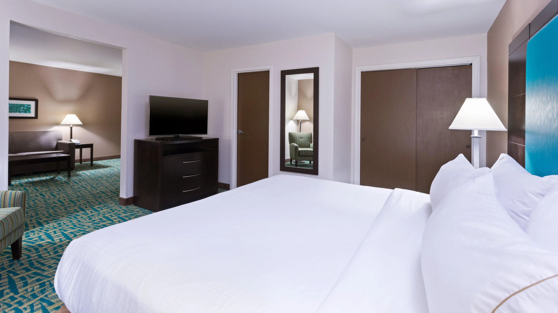 Holiday Inn Express & Suites Wyomissing by IHG