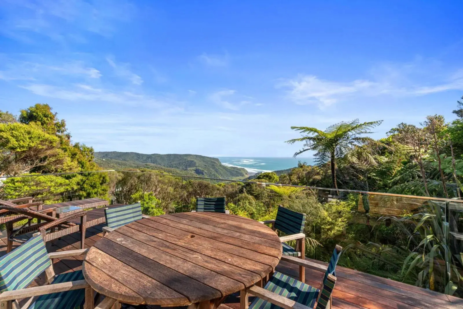 Piha - City Escape, Piha Holiday Home