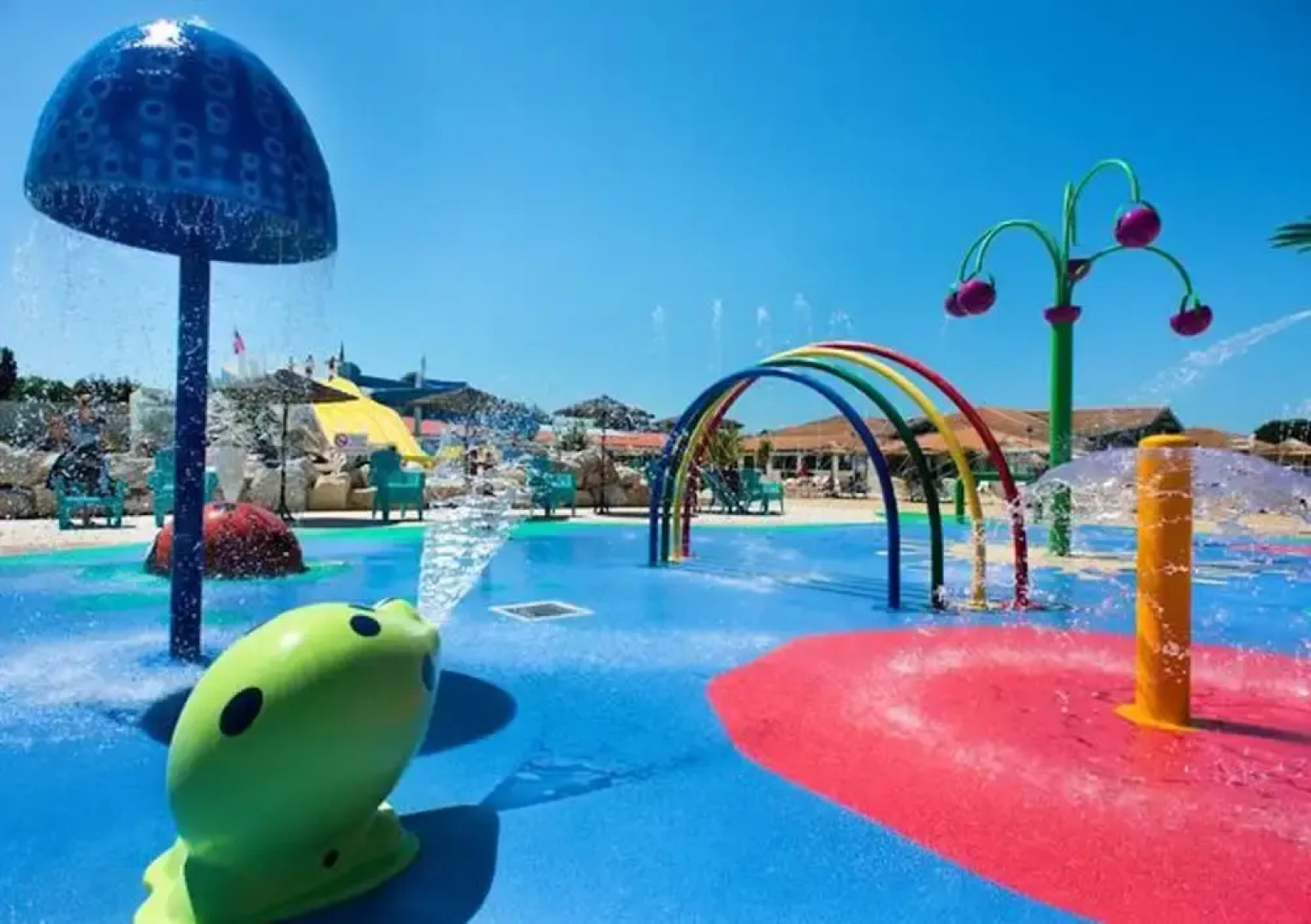 Property With 2 Bedrooms in Les Mathes, With Pool Access, Furnished Ga