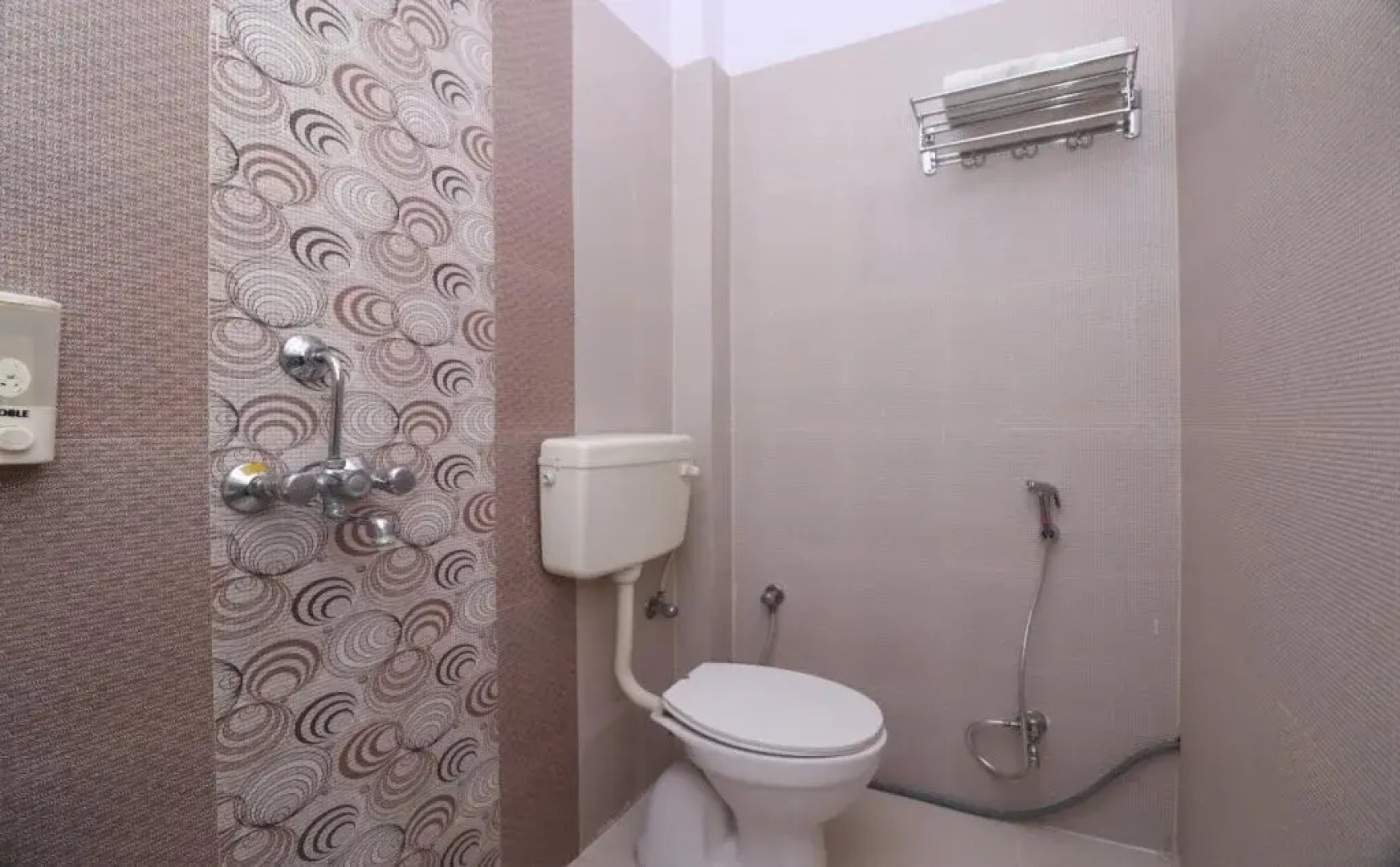 OYO 18682 Hotel Roshan