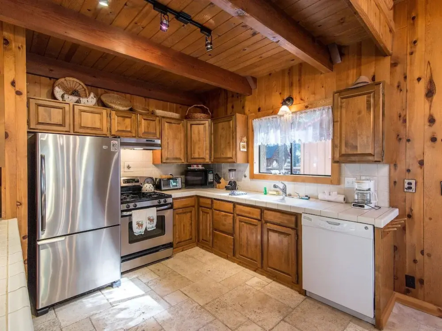 Grill - Walk to Beach