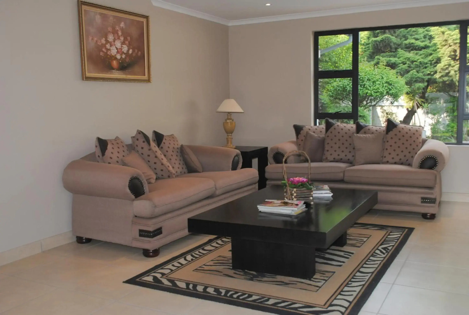 6 on Morris Guest Lodge