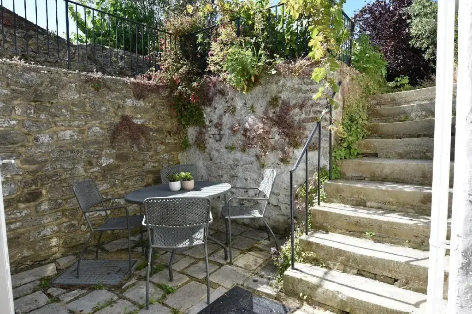 Arden Villa Sleeps 8 Moments From the Golden Sandy Beach of Ryde