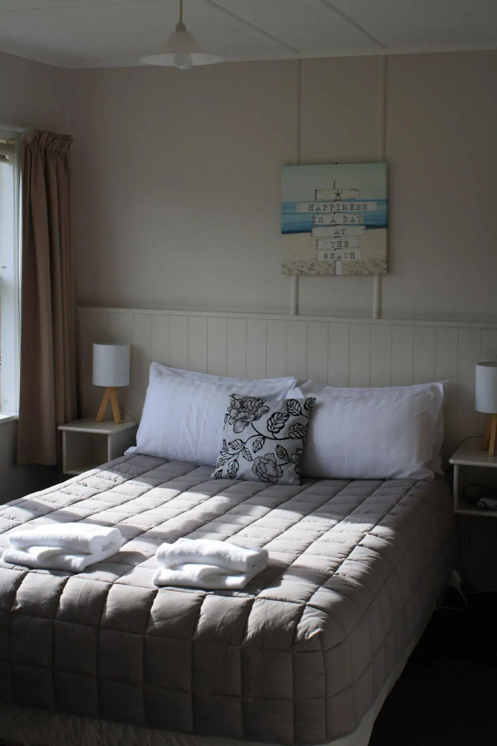 Pohara Beachfront Motel
