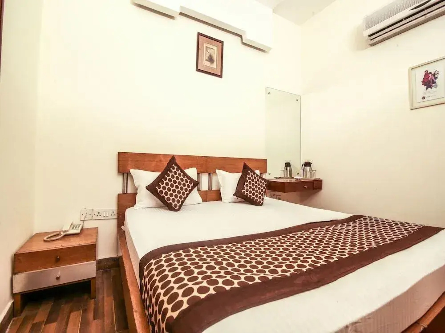 OYO Premium Old Gurgaon