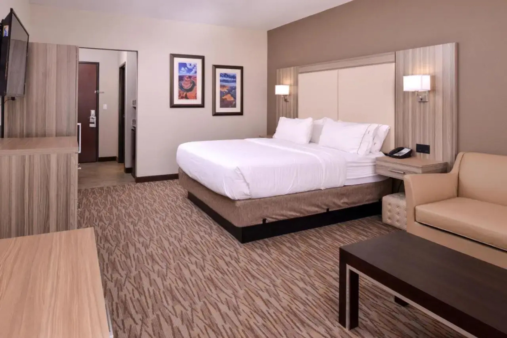 Holiday Inn Express & Suites Williams