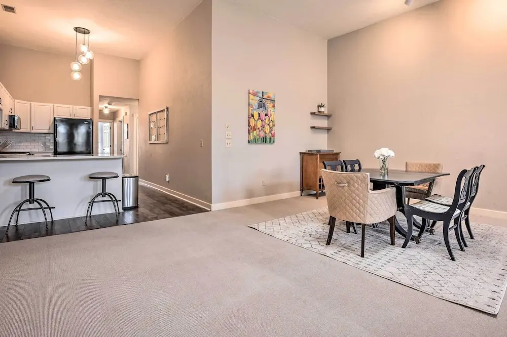 Charming Dtwn Holland Escape: Above Crust 54!