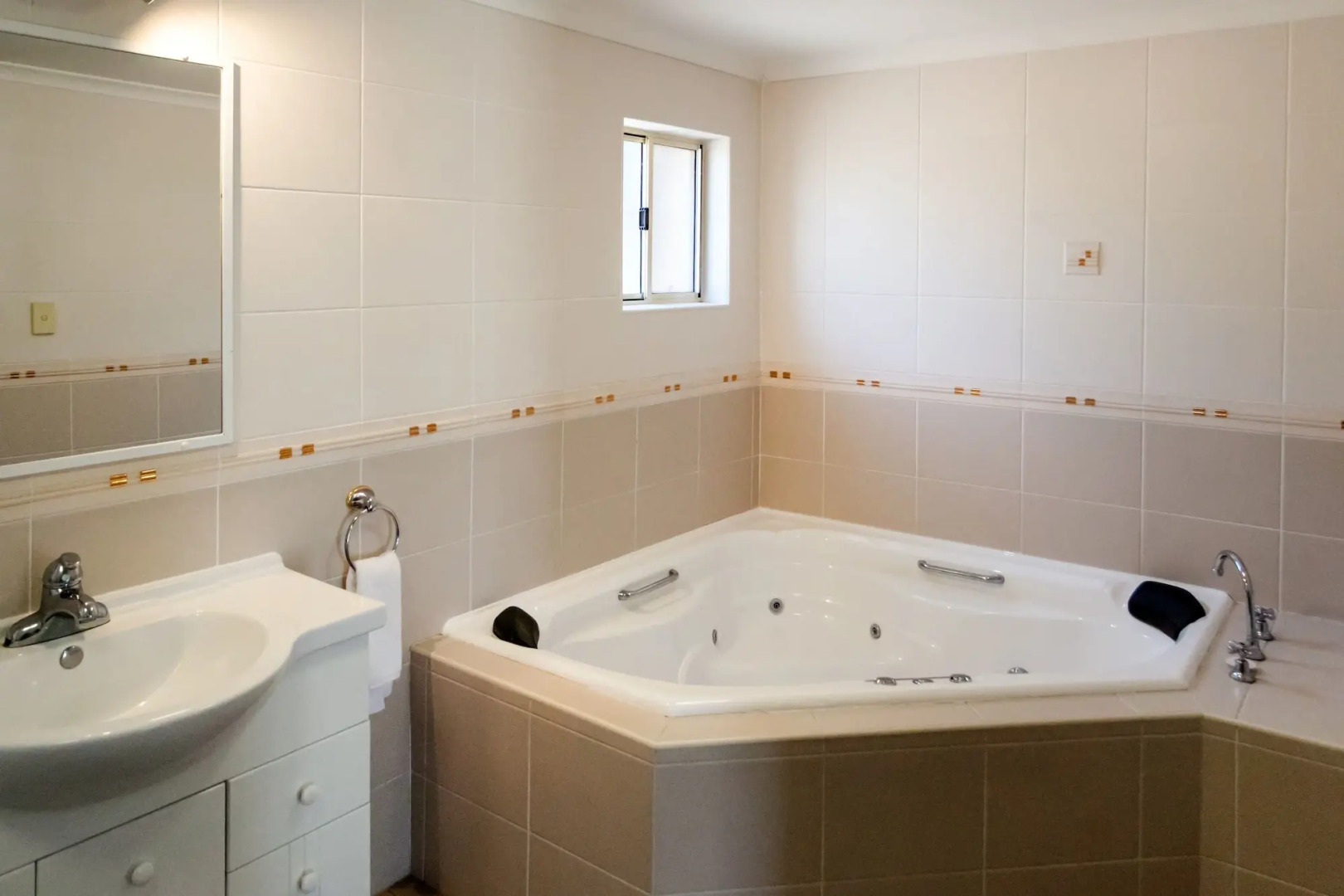 Best Western Plus Ambassador Orange