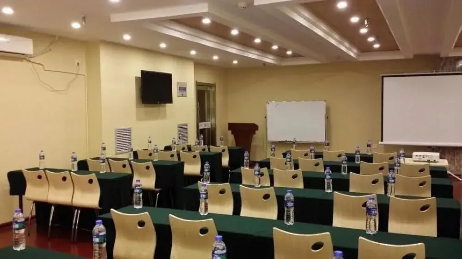 Lantuo Business Hotel