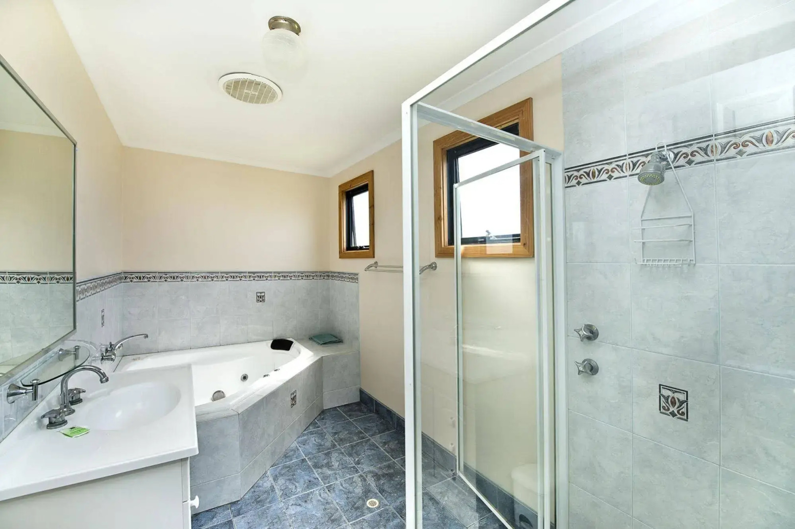 Acclaim Rose Gardens Beachside Holiday Park