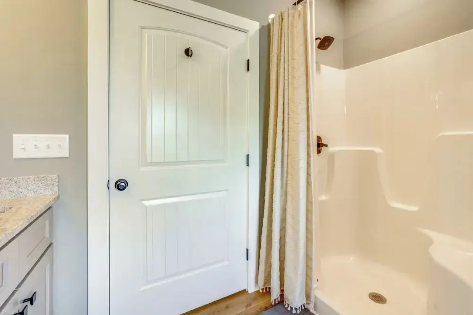 9 Mi to Smith Mountain Lake: Getaway in Moneta!