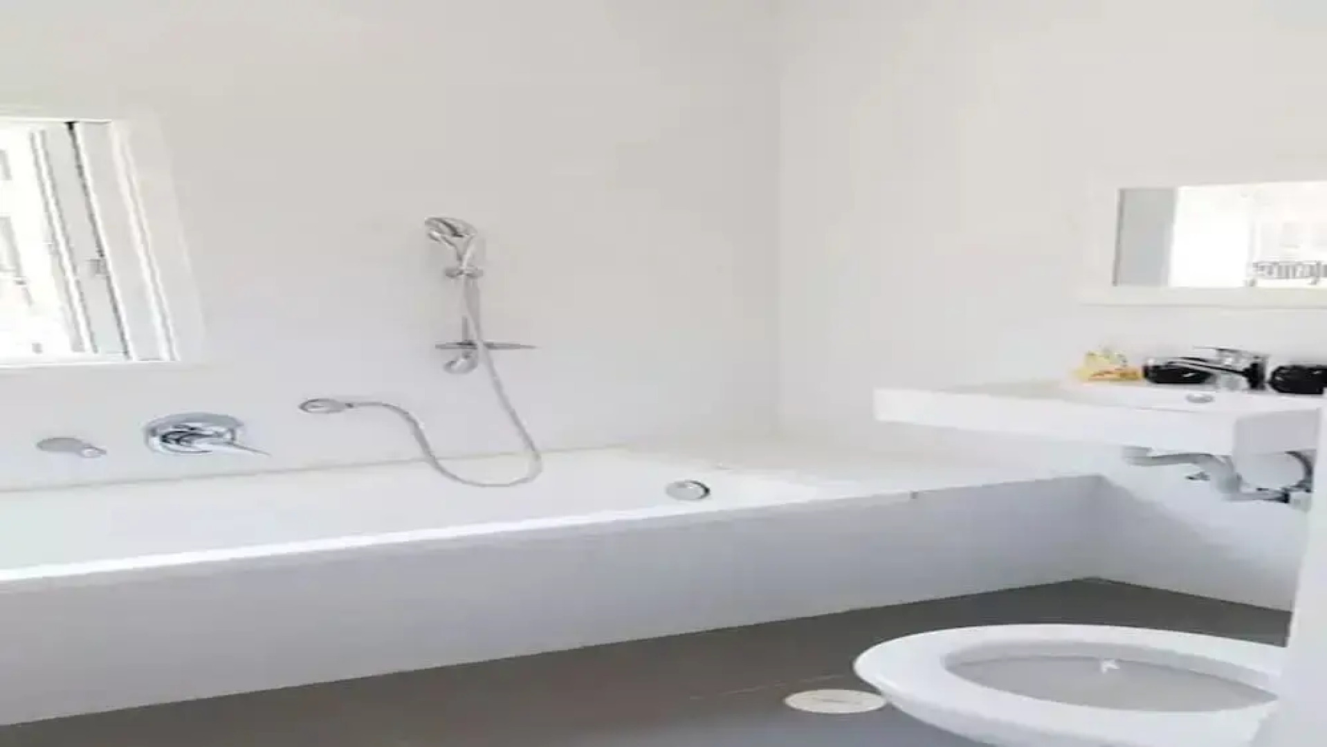 Luxury apt heart  Bat-Yam 3 m walk beach