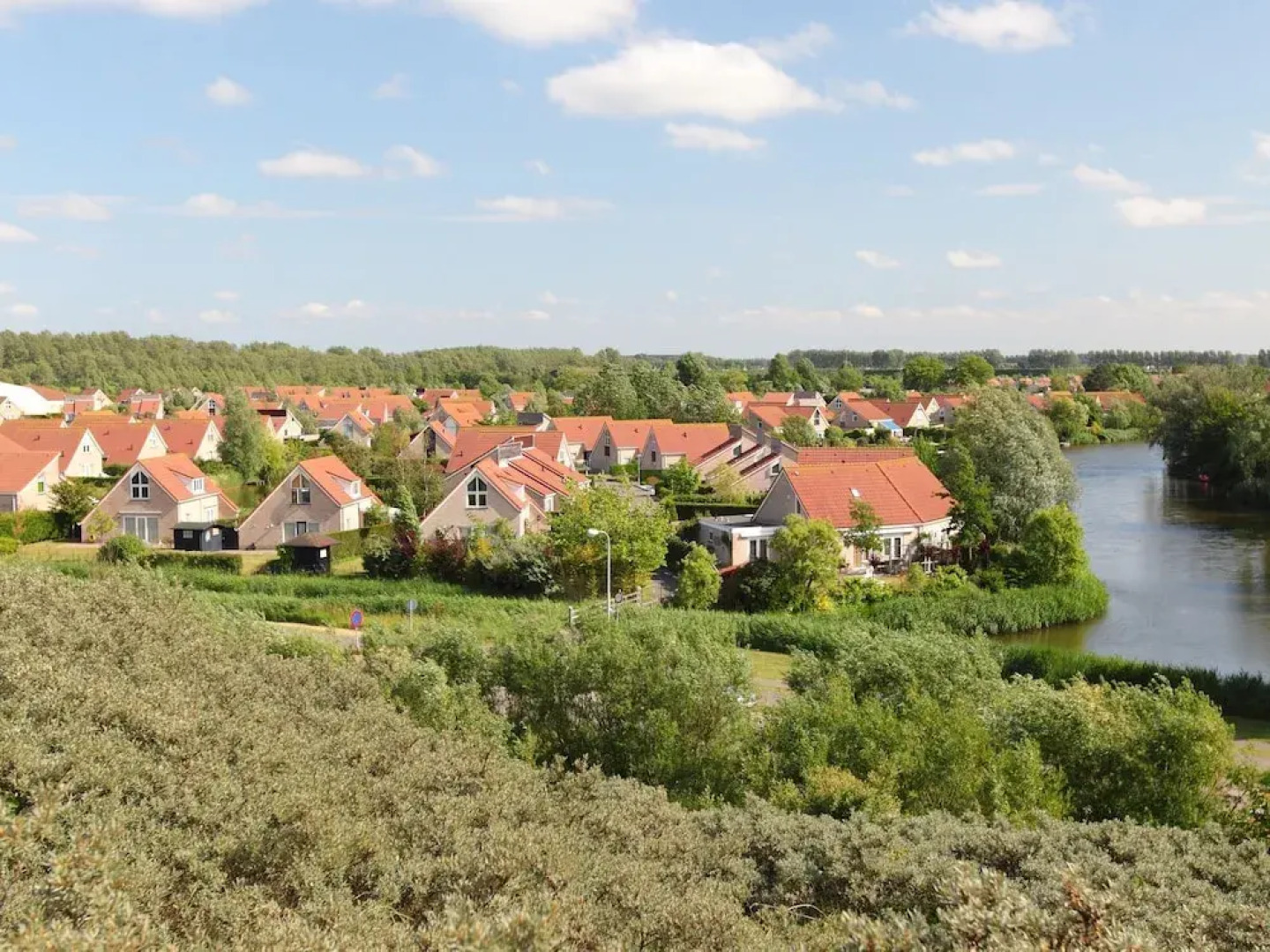 Detached, Well-kept Holiday Home With Wifi, Beach at 500 m