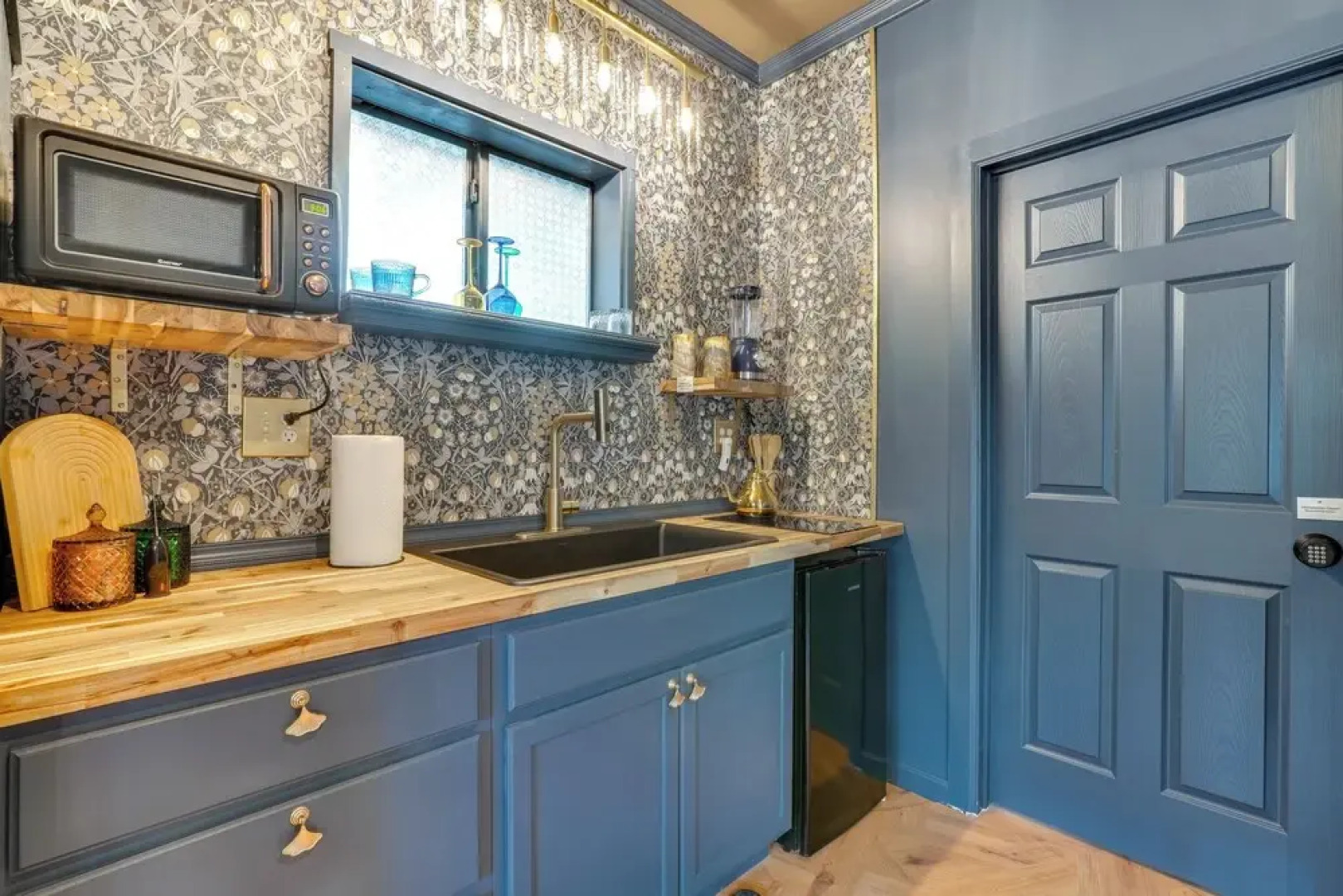 Grill & Rooftop Deck: Cozy Hideaway in Garfield