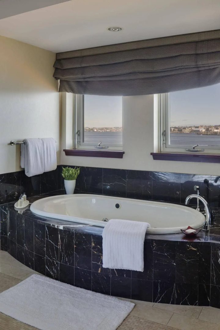 Battery Wharf Hotel, Boston Waterfront