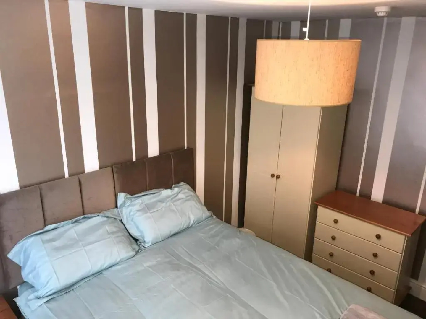 Ground Floor Contemporary 1 Bed Apartment
