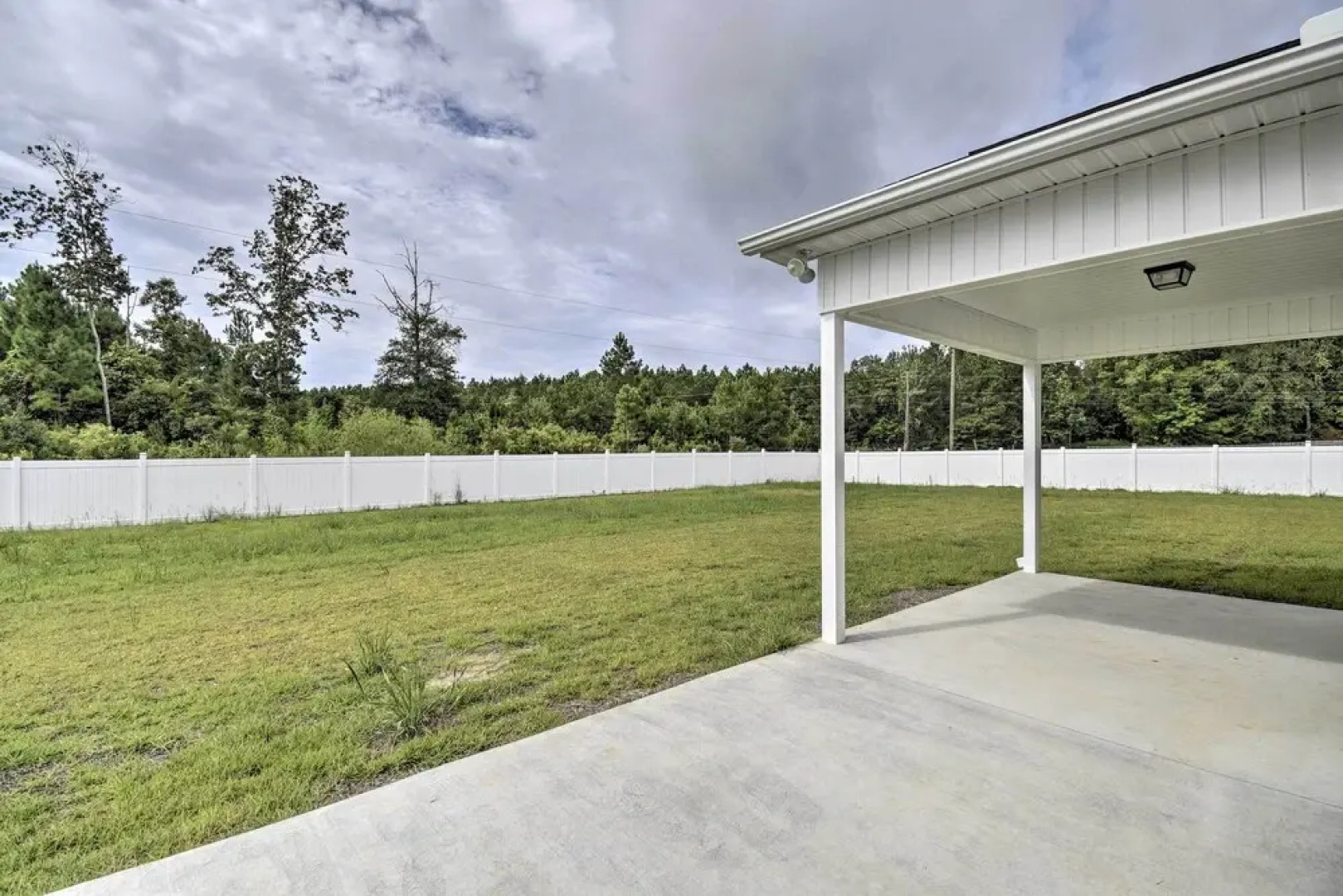 3 Mi to Golf: Loris Home w/ Big Private Yard!