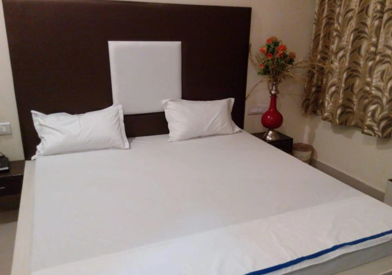 Friends Hotel & Restaurant