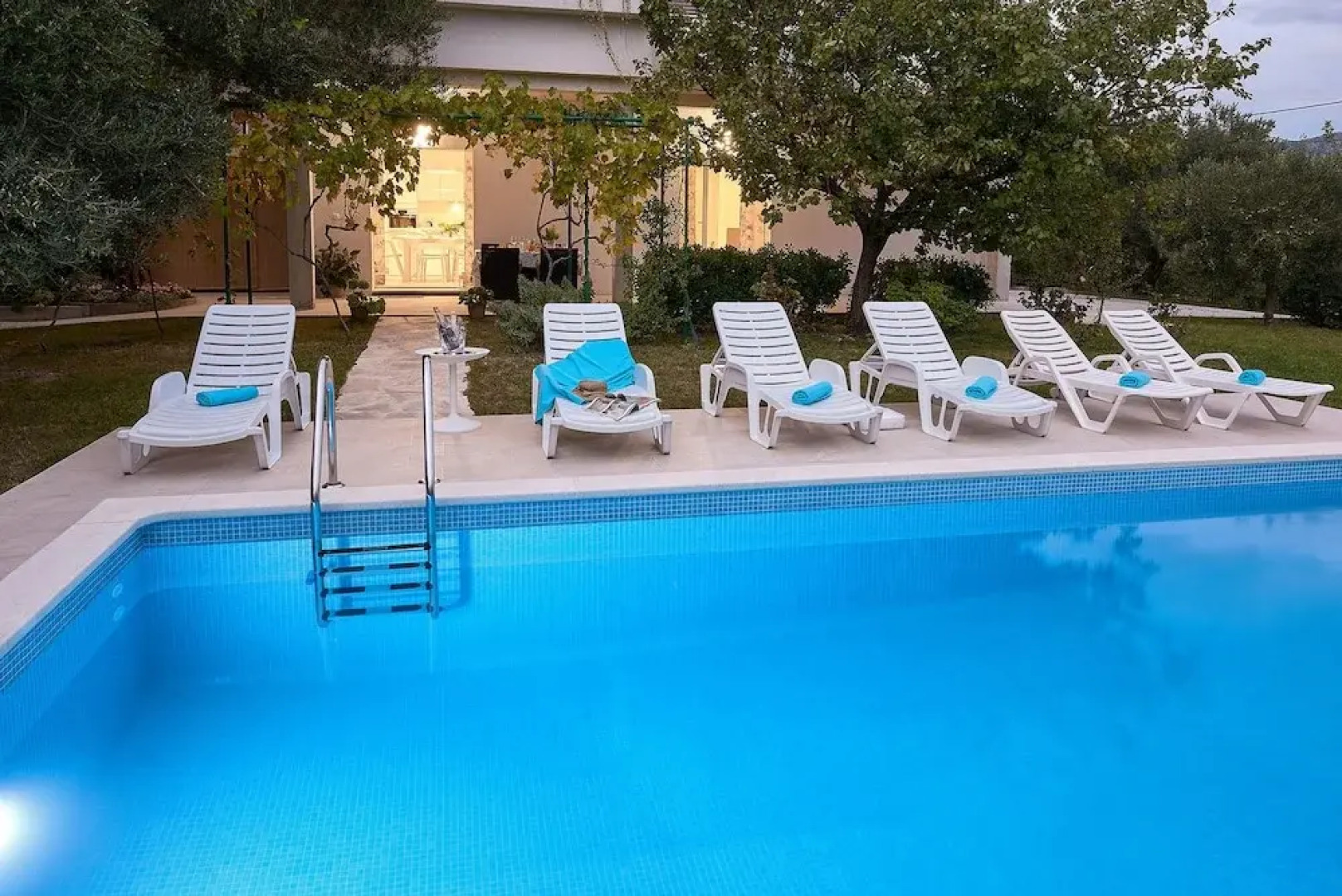 Luxury apartment with private pool Queen Helena