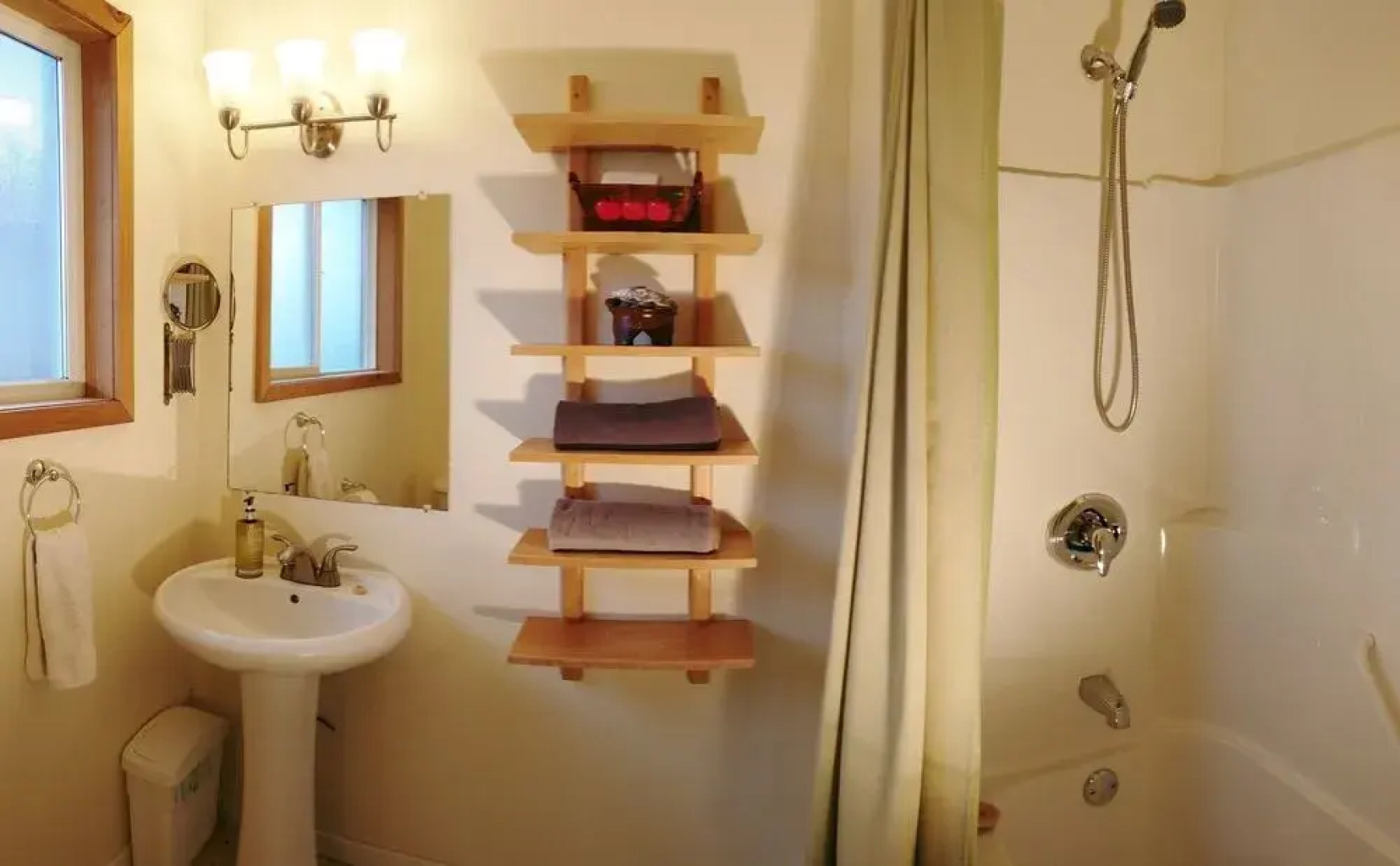 Tofino Travellers Guesthouse