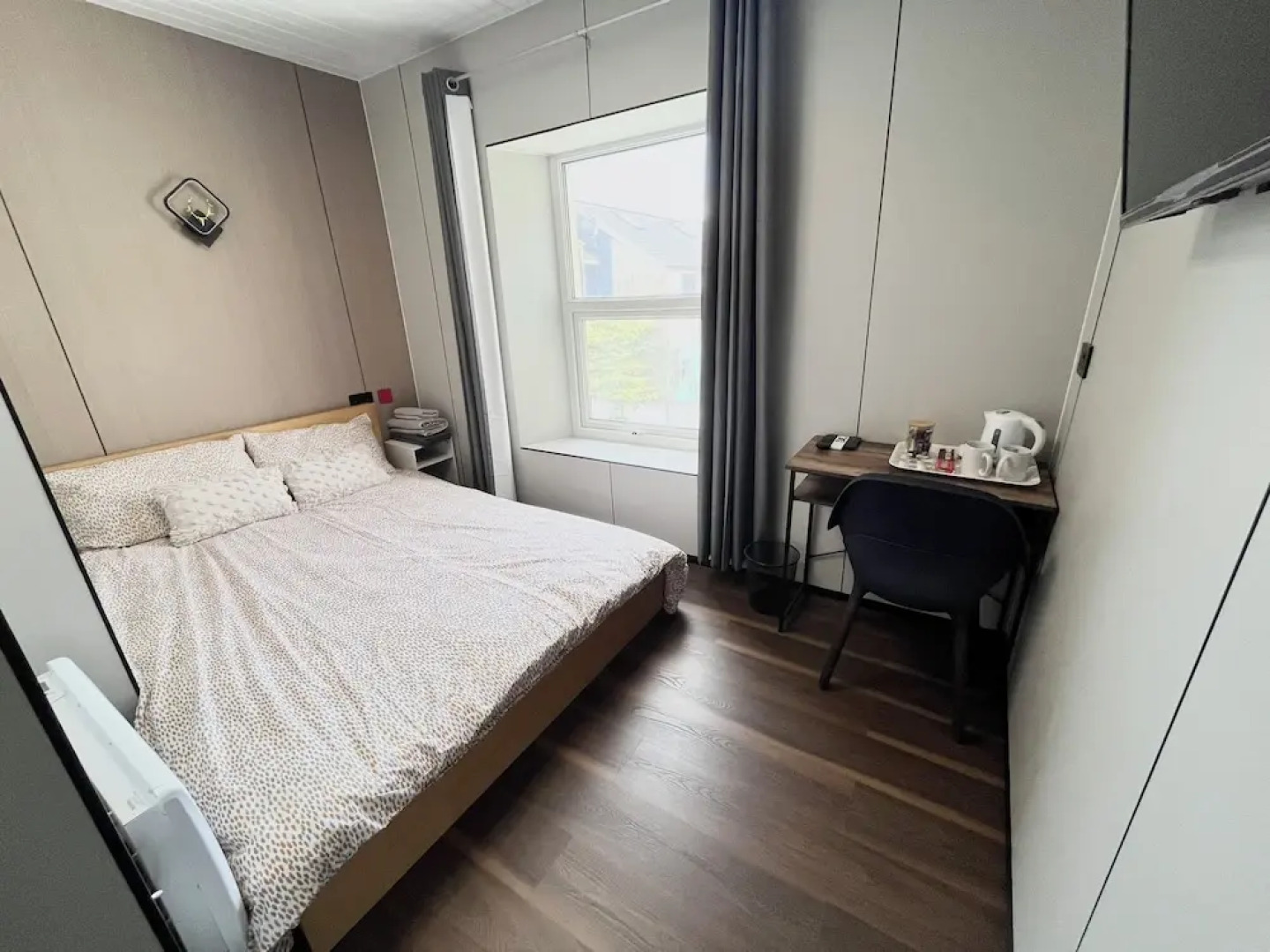 OYO Welsh Holiday Accommodation - Modern Stay