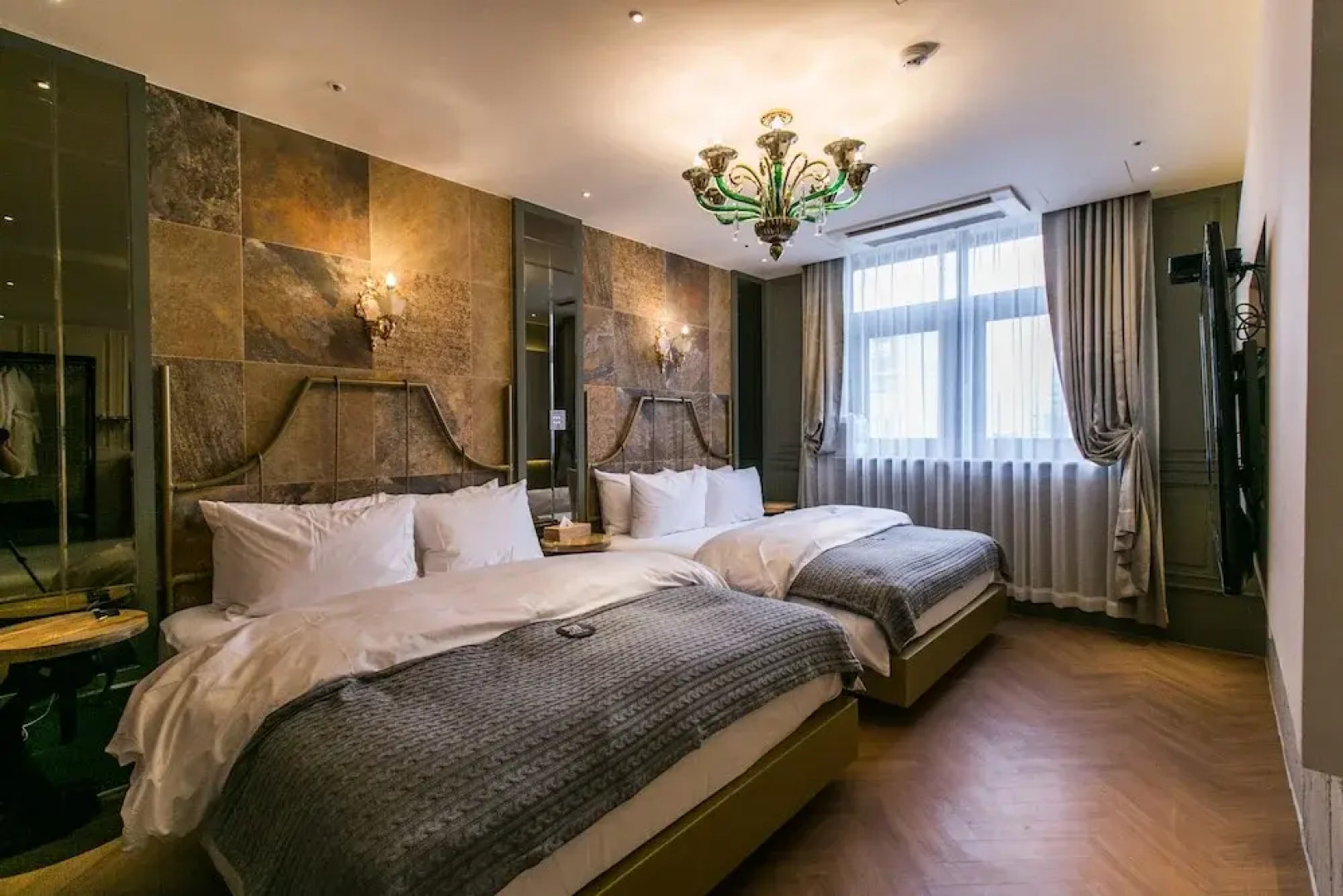 Hotel February Dong Seong Ro