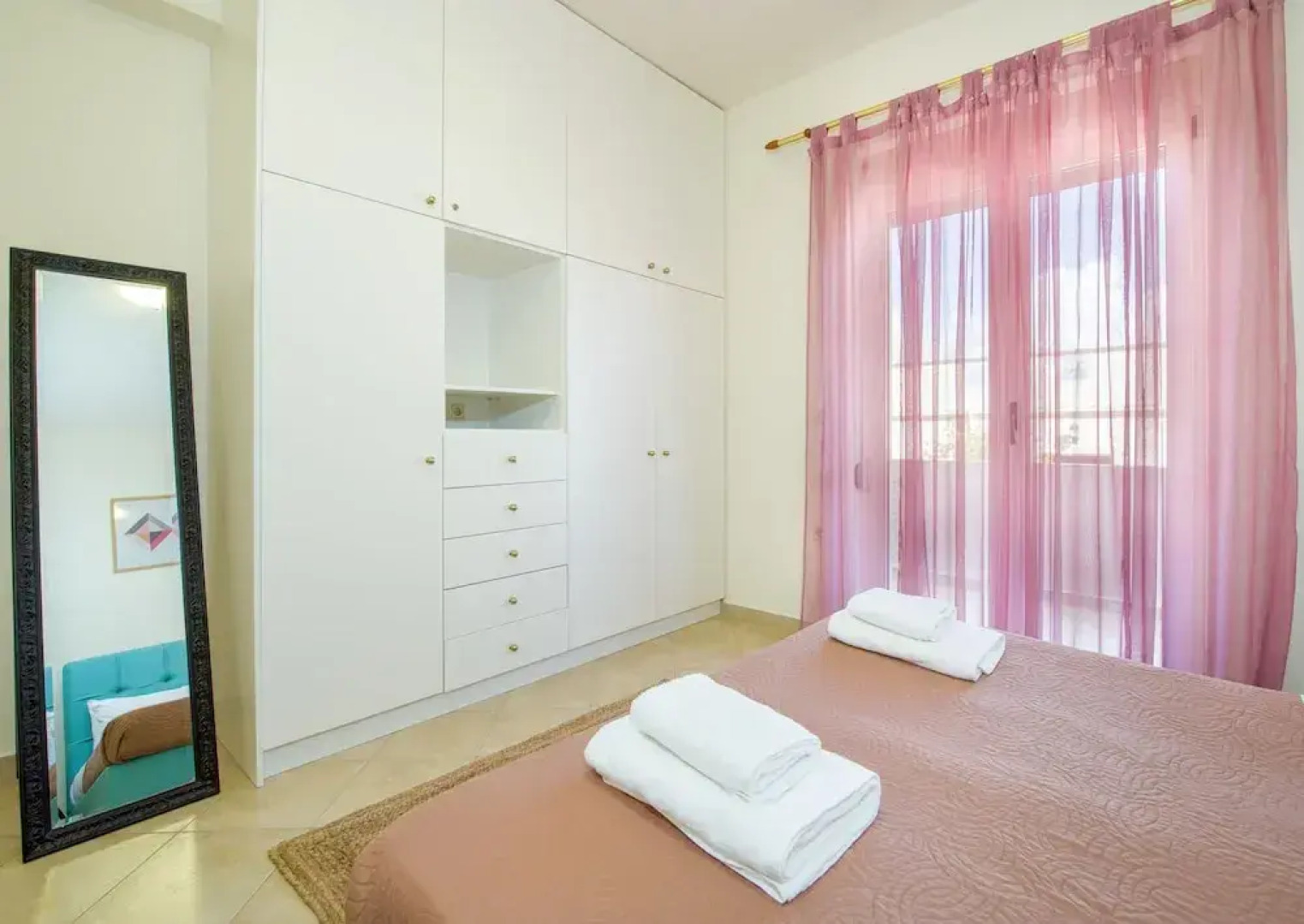 Dione Apartment with Terrace near Kalathas beach