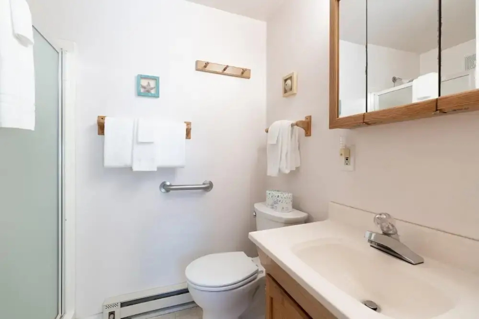 Whale Pointe 2 Br cottage by RedAwning