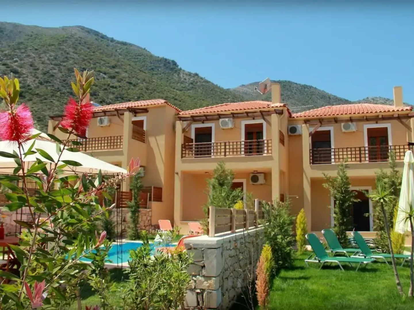 Pathos Villa by LeaderStay