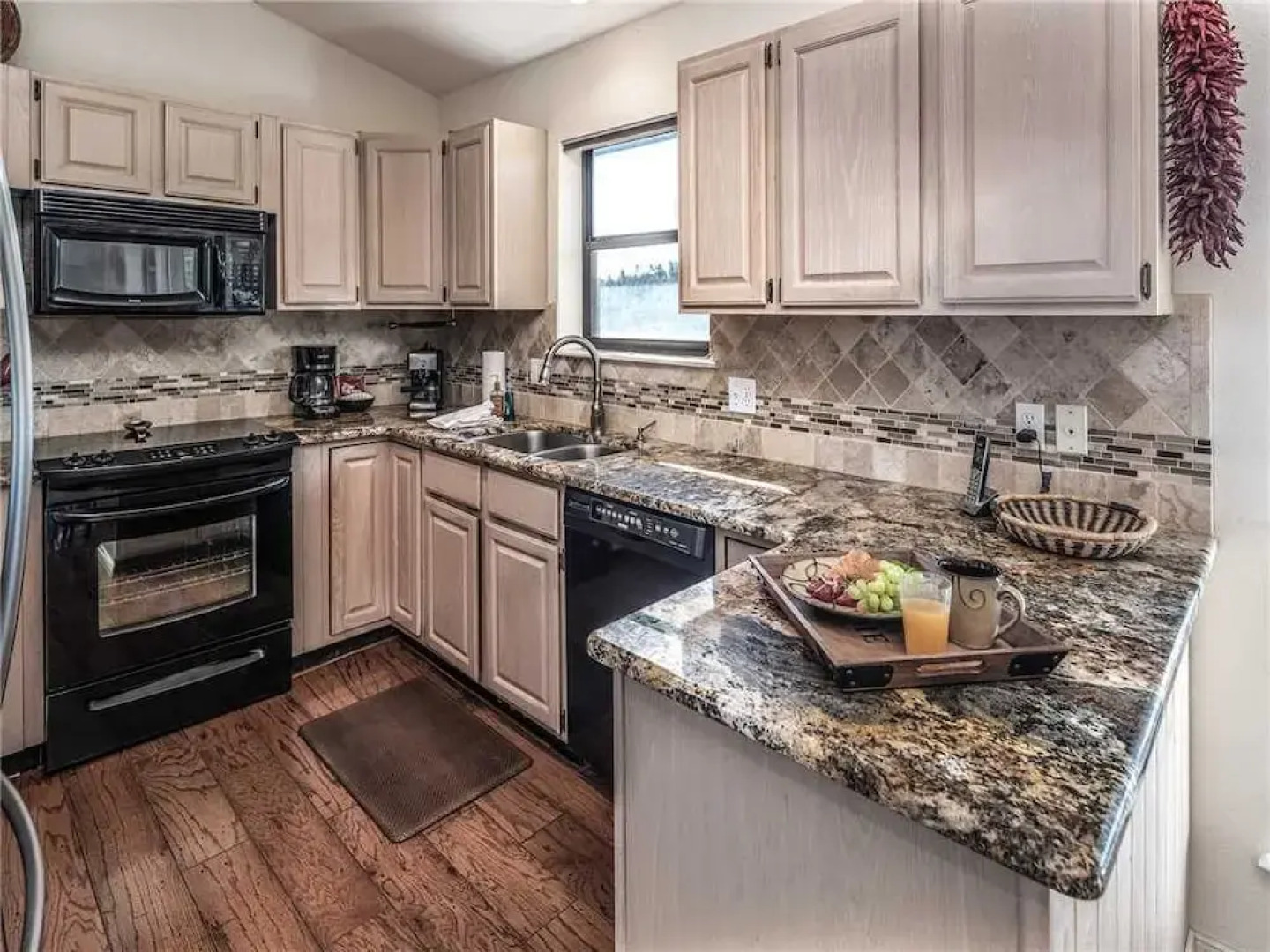 Sierra Lake Vista - Four Bedroom Cabin with Hot Tub