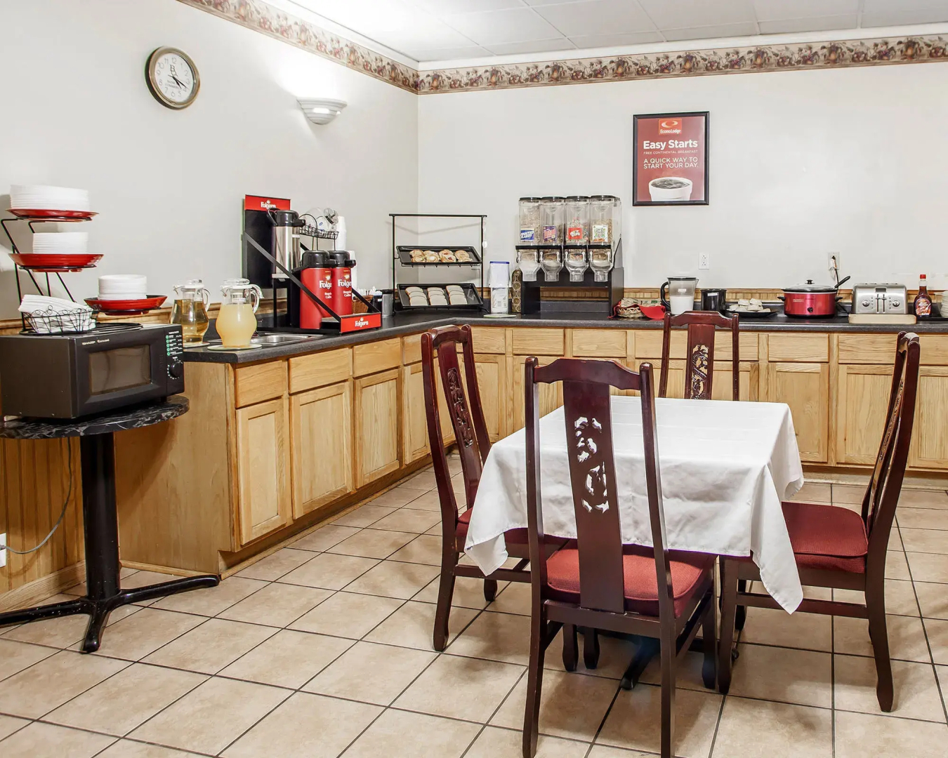 Econo Lodge Inn & Suites Newton