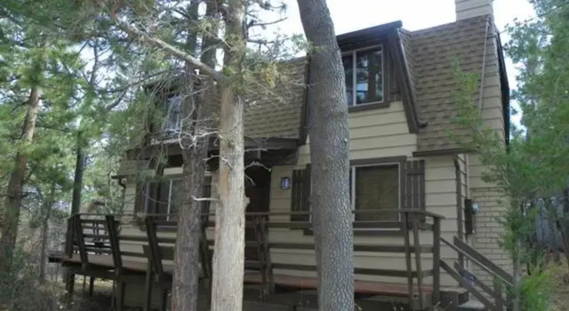 RedAwning Lews Cub House