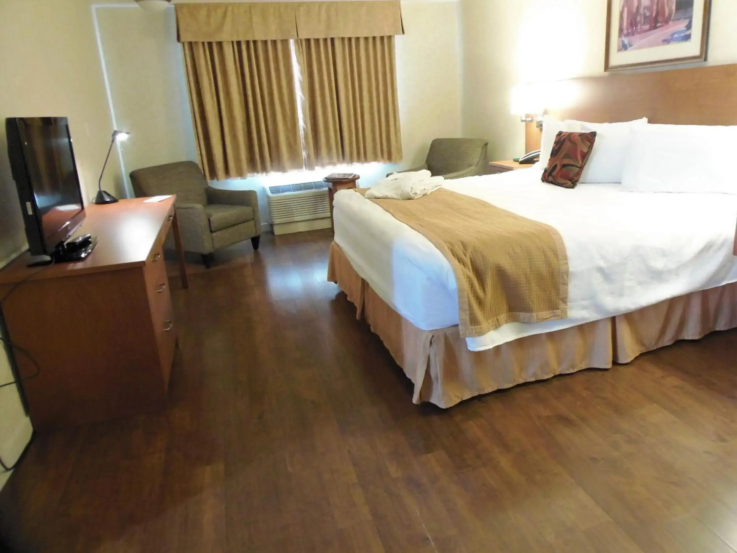 Rosslyn Inn and Suites