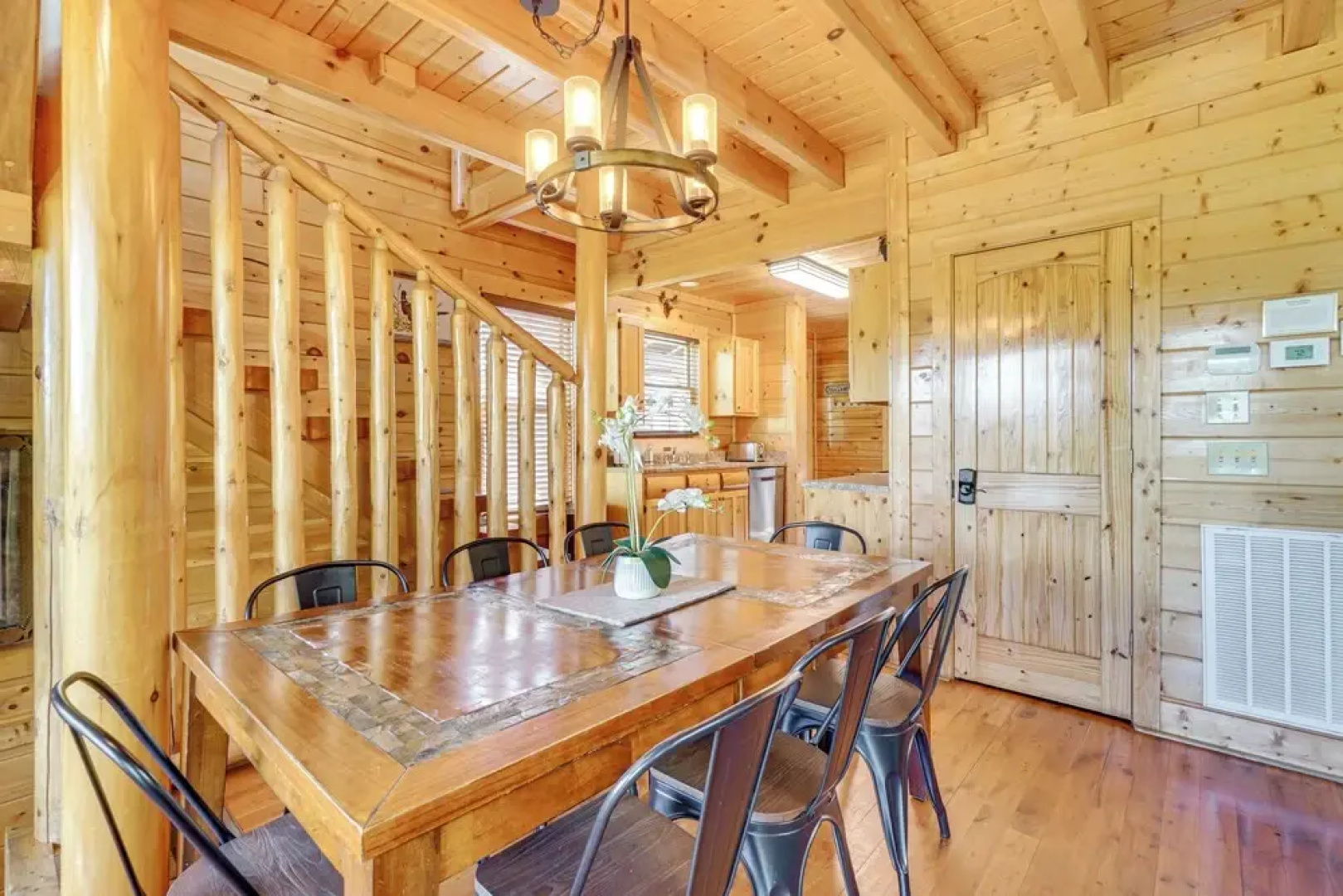 'mountain Dreams' Cabin: Hot Tub, Sauna & Views!
