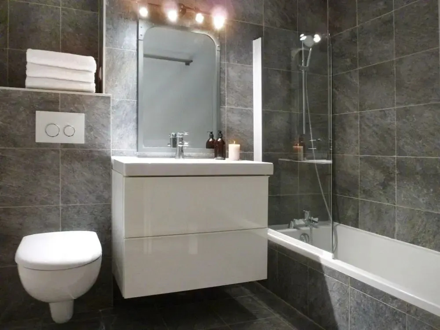 Ferm6 - 6-6p-5chbres-3sdb-120m?-10 / 12pers-valloire