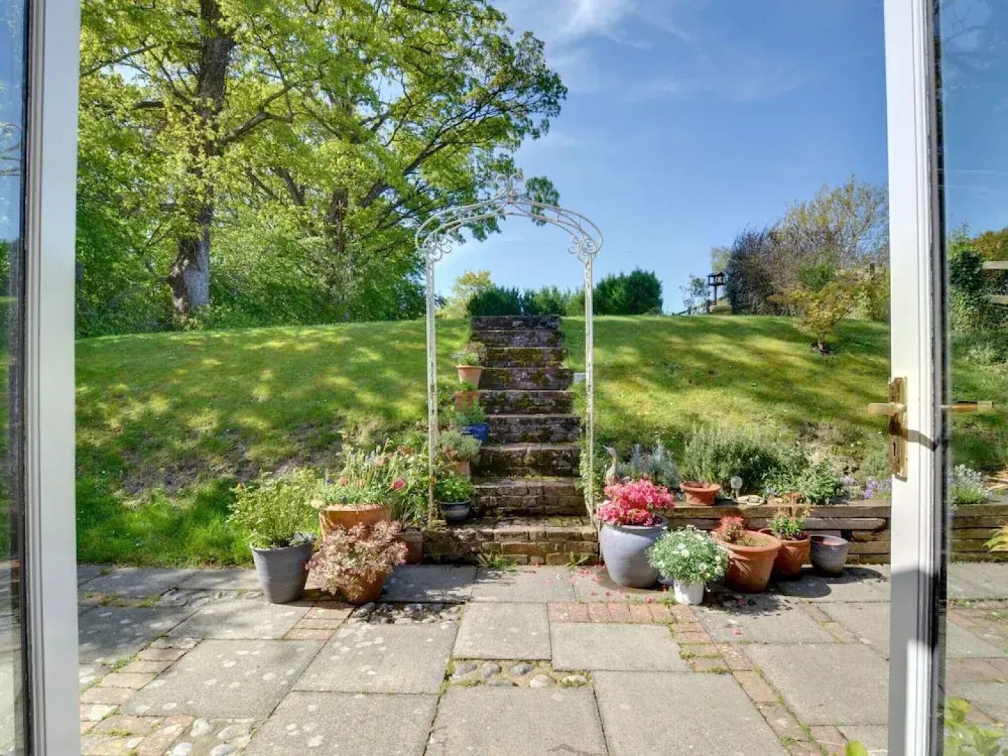 Converted Barn With Excellent Wooden Beams, High Ceiling and a Cosy Terrace