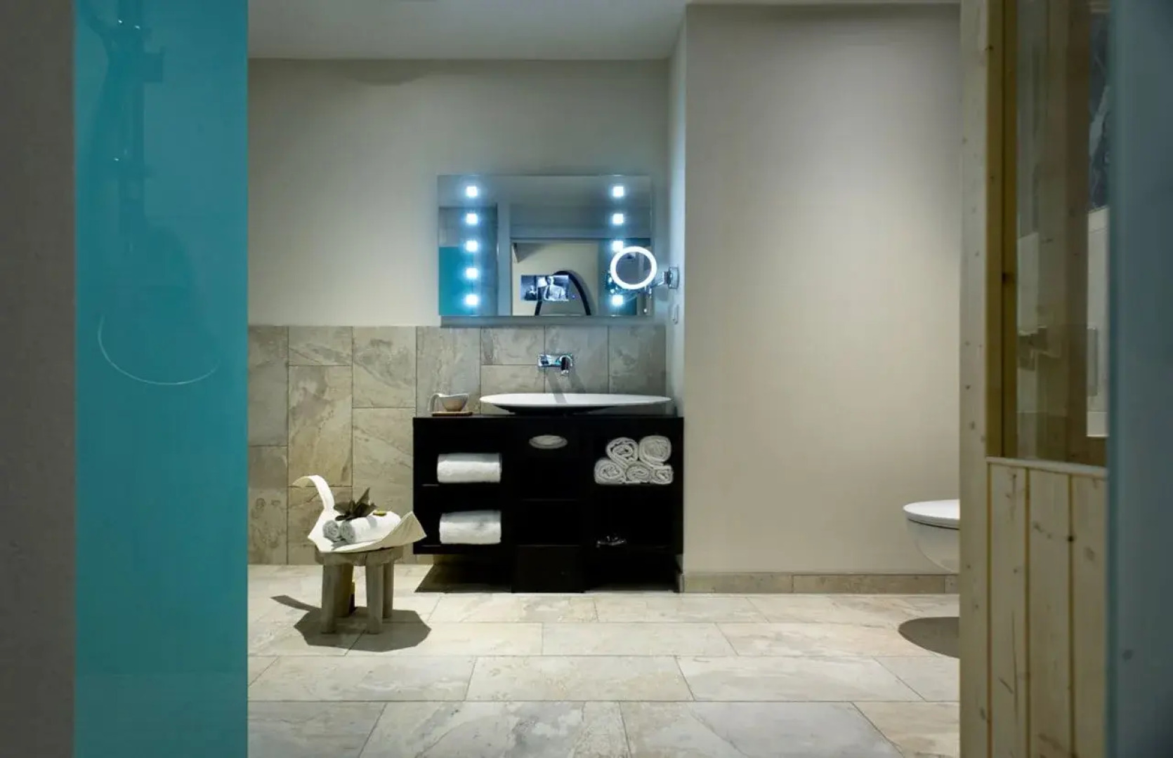 Haven Hotel Rotterdam, Curio Collection by Hilton