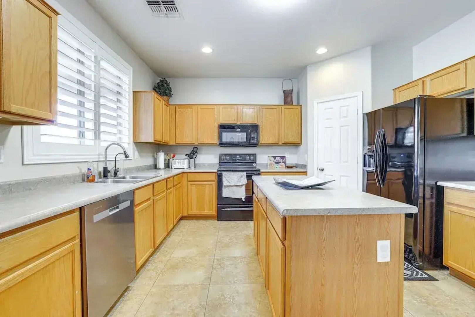 Pool & Patio: San Tan Valley Getaway!