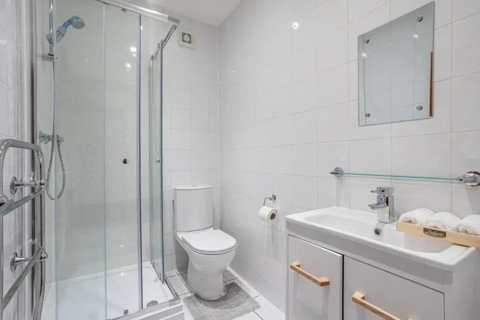 Luxury Granada Apartments - 1 & 2 bed FLATS Perfect for Contractors, Family, Students near Seafront