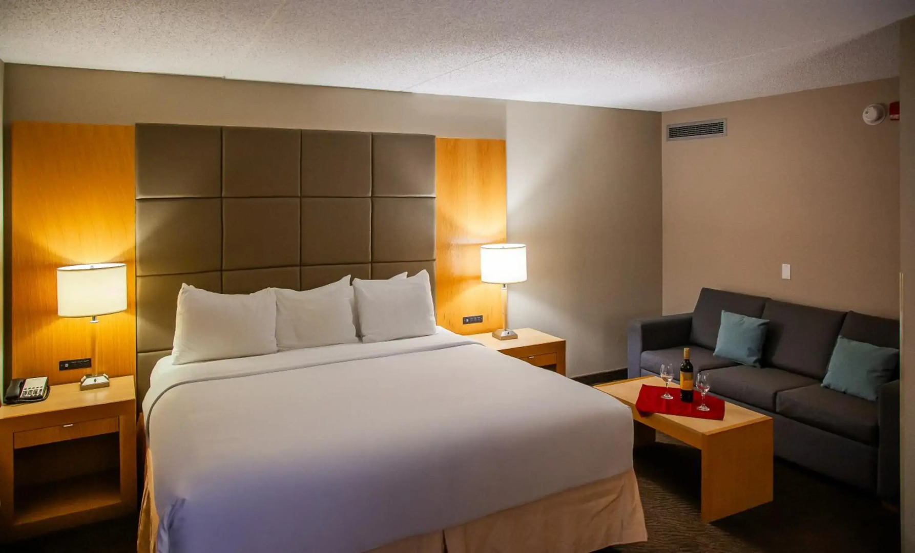 iHOTEL & Conference Center Red Deer