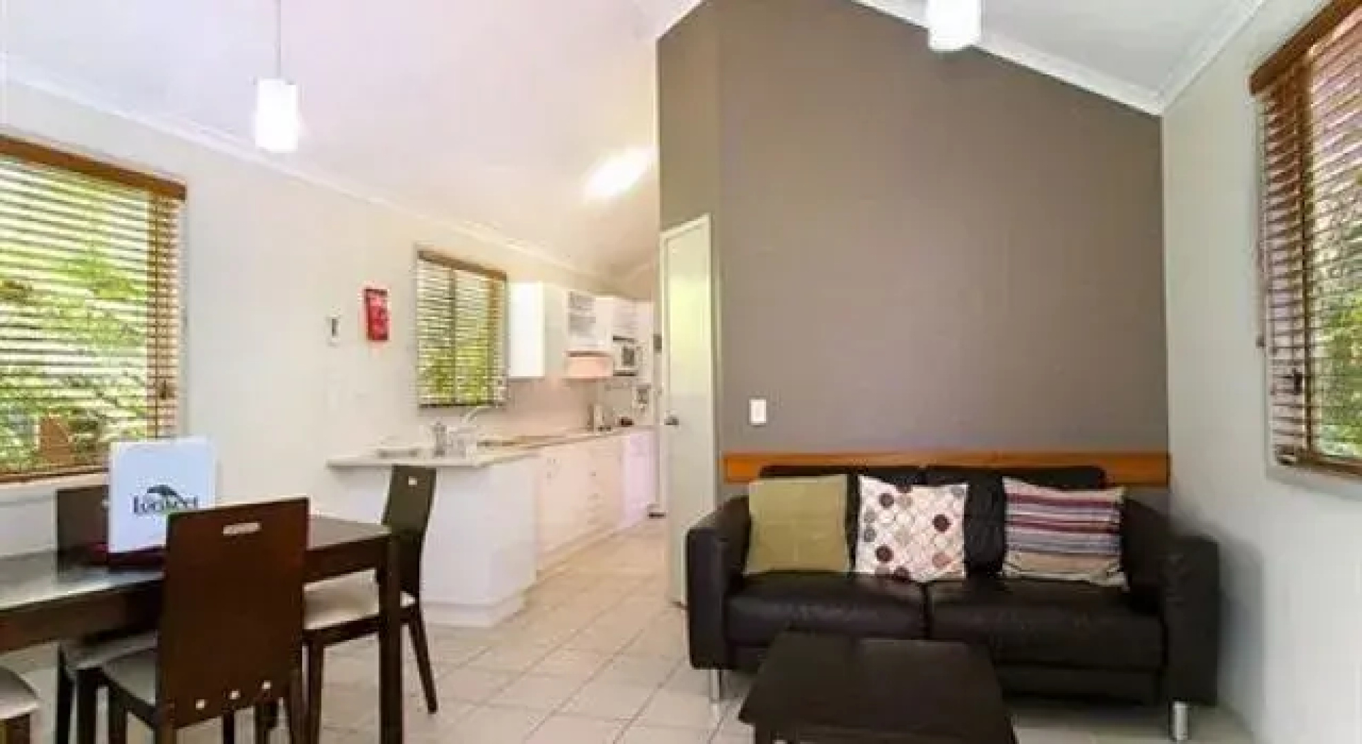 Gateway Lifestyle Lorikeet