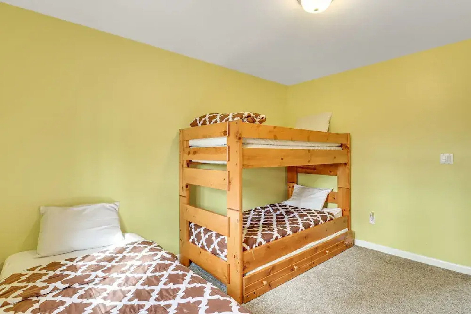 Pocono Retreat: Access to Community Lake & Beach!