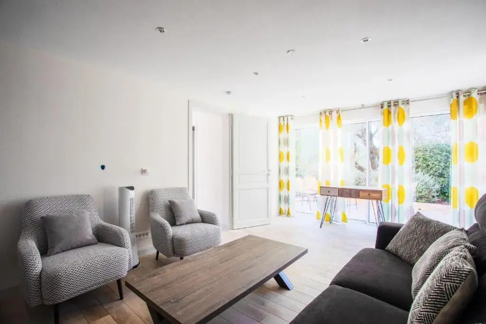 Serene Luxurious Hillside Villa Near Cannes