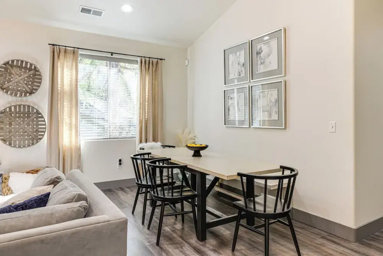 Game Room & Patio: Picturesque Home in Sonora