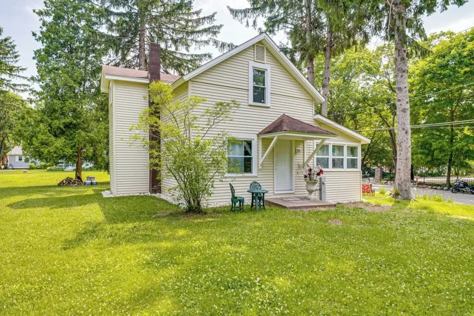 Powers Lake Home w/ Patio - 9 Mi to Lake Geneva!