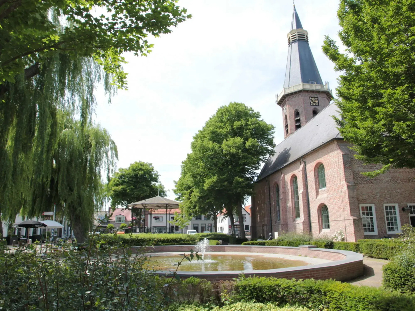 Modern Holiday Home in Nieuwvliet with Garden